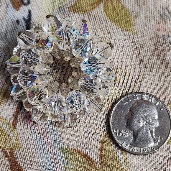 Clear Aurora Borealis Bicone Crystal Large Silver Tone Round Vintage Brooch EUC - Picture 3 of 11
